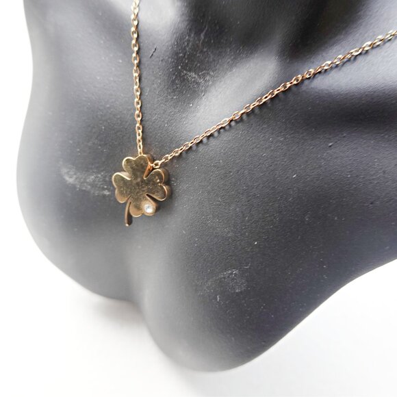 Shamrock Clover Jewelry Gold Necklace NEW - Picture 3 of 3
